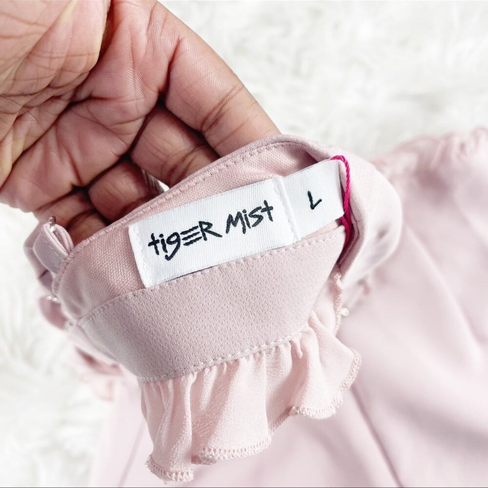 Tiger Mist‎ Florida Ruffle Playsuit in Blush Pink with Ruffle Cutout Size Large - Picture 3 of 5